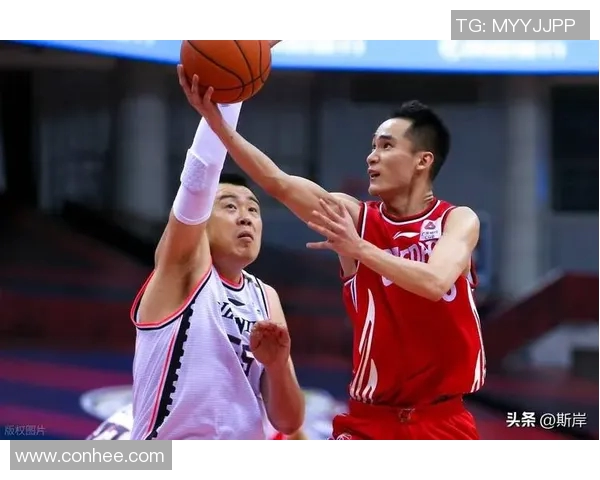 韩德君：从篮球场上的巨人到中国篮球的传奇领袖之路