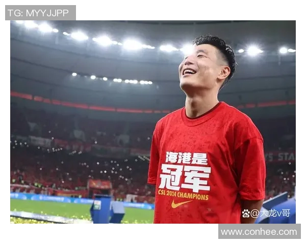 阿赫利与中国球队对决展现足球魅力与文化交流的精彩碰撞 阿赫利与中国球队对决展现足球魅力与文化交流的精彩碰撞